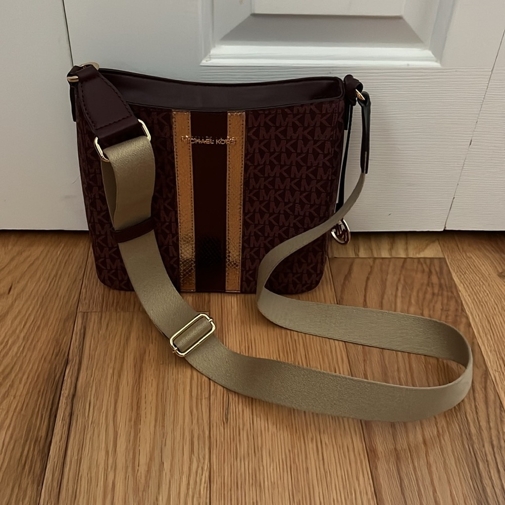 Michael Kors Burgundy and Beige Signature Crossbody Bag NWOT - Picture 16 of 16